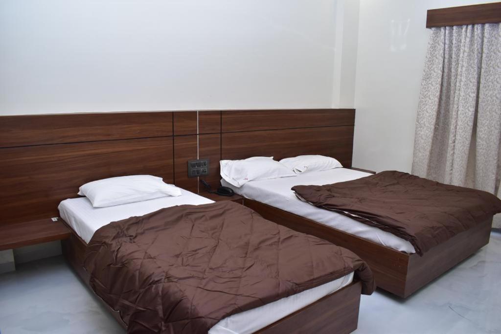 Hotel Sai Sandesh シルディ エクステリア 写真