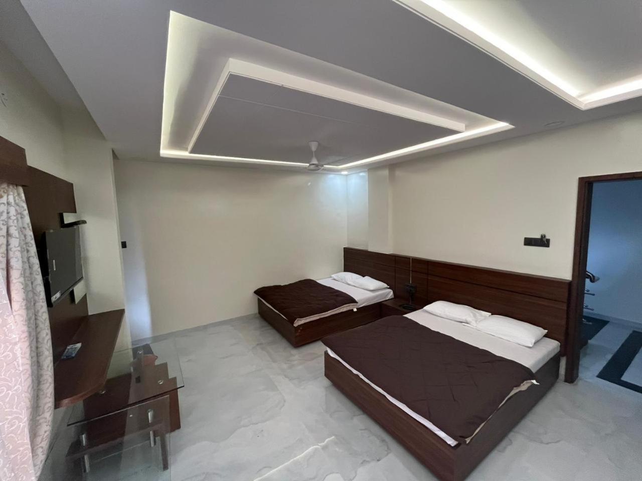 Hotel Sai Sandesh シルディ エクステリア 写真