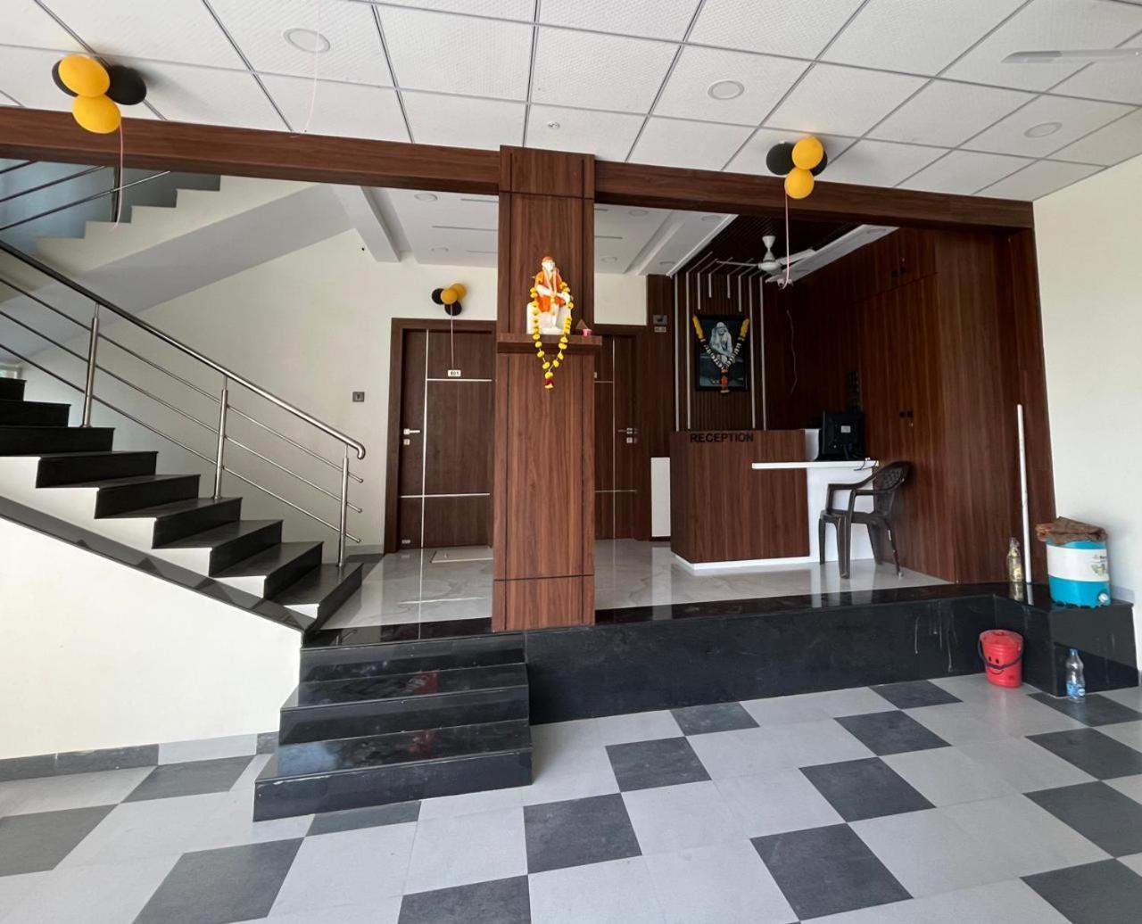 Hotel Sai Sandesh シルディ エクステリア 写真