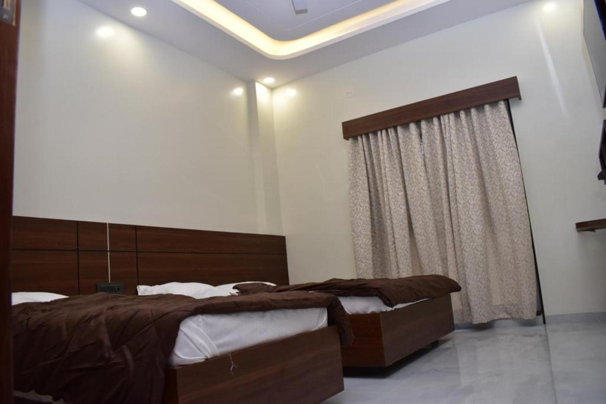 Hotel Sai Sandesh シルディ エクステリア 写真